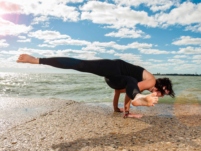 "Transformation" - Eka Pada Koundinyasana I - Groß